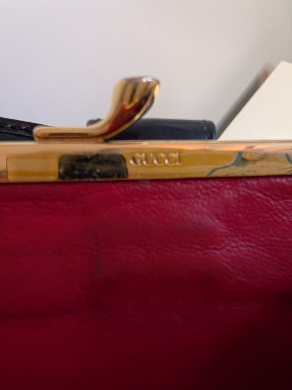 Gucci Vintage Black Calfskin Leather Compact Kiss lock Wallet - EUC! - Picture 11 of 12